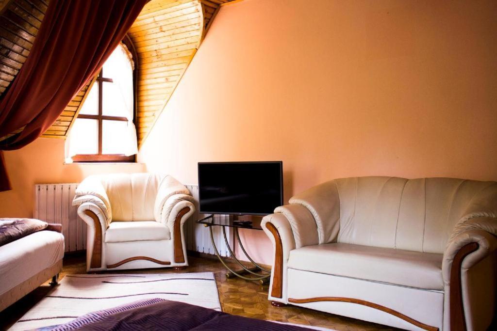 Brassoi Vendeghaz Hotel Miskolc Exterior photo